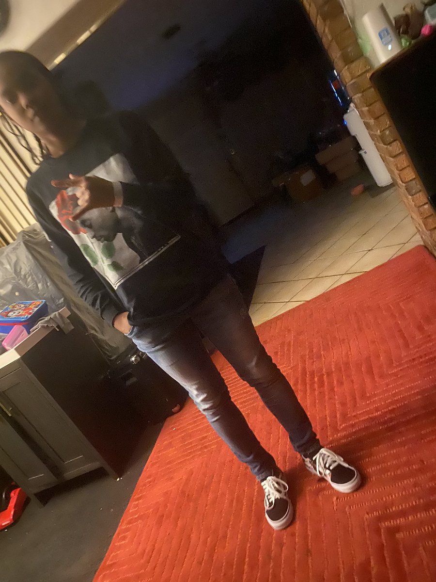 Dl_ForReal3's tweet image. Chilling