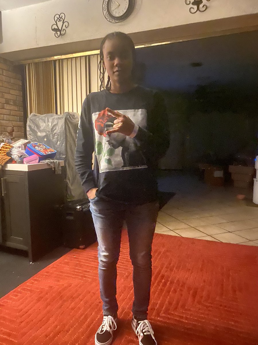 Dl_ForReal3's tweet image. Chilling