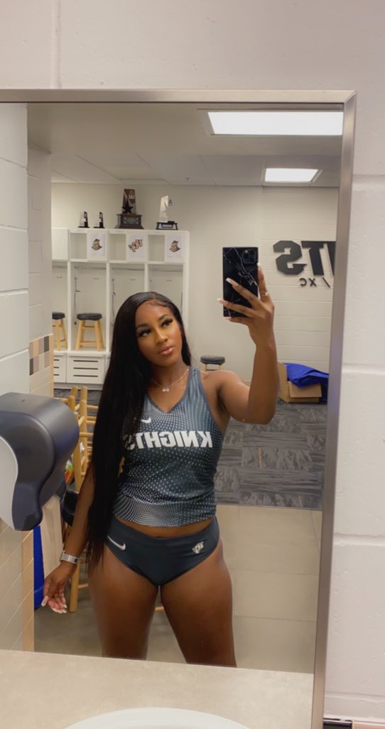 Kaylorkianna_'s tweet image. #TrackGirlTuesday still a thing?🖤