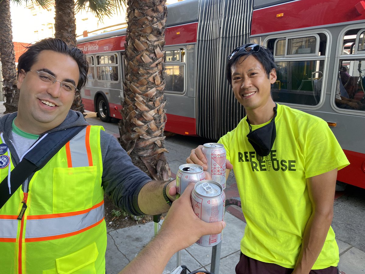RefuseRefuseSF's tweet photo. Bag 20 bagged! Itβs 5 oβclock somewhere and that somewhere is in Mission. Some tasty Strawberry Darling from @fortpointbeer #supportlocal - perfect on a scorcher like today.
#keepsfclean #refuserefusesf #shineonsf https://t.co/zy57WLiKeW