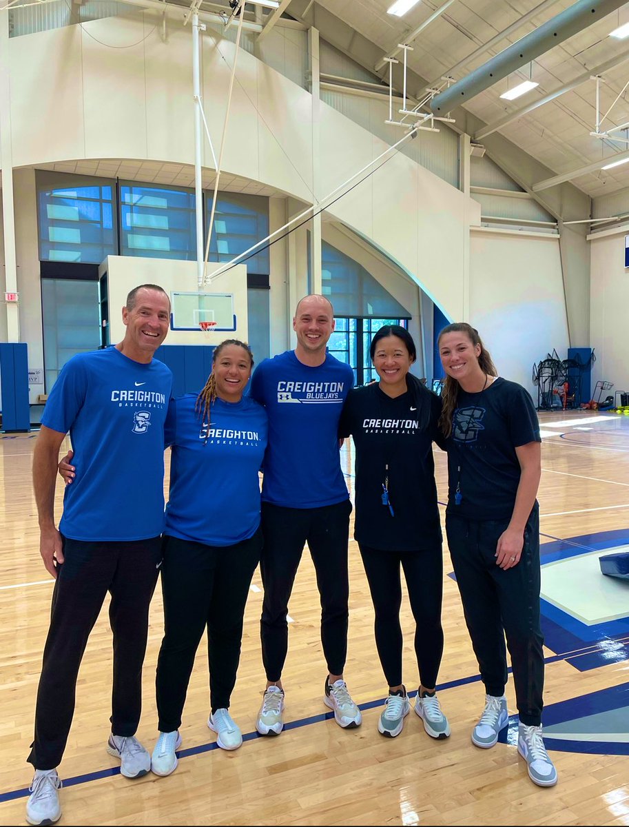 Had a great time visiting @CreightonWBB today! Also got to see @RonsEmma & @lexi_unruh 🙌 Great to see the girls at the next level. So proud & happy for them. I did a tour of their facilities for the women’s team & it’s crazy impressive 👀 @CoachSy @CarliBerger21 @JimFlanery