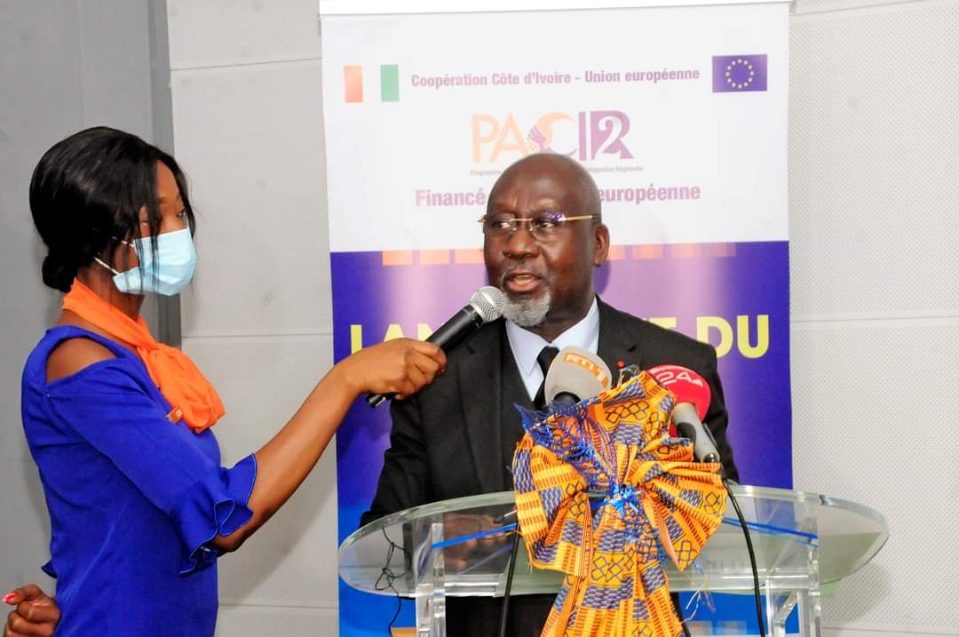 CCCCIUE's tweet photo. Le mardi 14 septembre 2021, à l'hôtel Ivotel a eu lieu le lancement officiel des activités du Projet d'Appui à la Compétitivité et à l'Intégration Régionale (PACIR 2), en présence de SEM l'Ambassadeur Jobst Von Kirchmann et du Coordonnateur National de la CCCCI/UE M. Semon BAMBA. https://t.co/bnCmk3nPxt