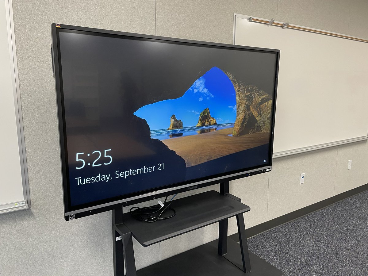 Special thanks to #DSUSDtech for setting up my teachers technology during it midweek classroom move! #FordFalcons #AlwaysDoYourPersonalBest #DSUSDpride #FalconAwesome <a href="/tiffany1norton/">Tiffany Norton</a>