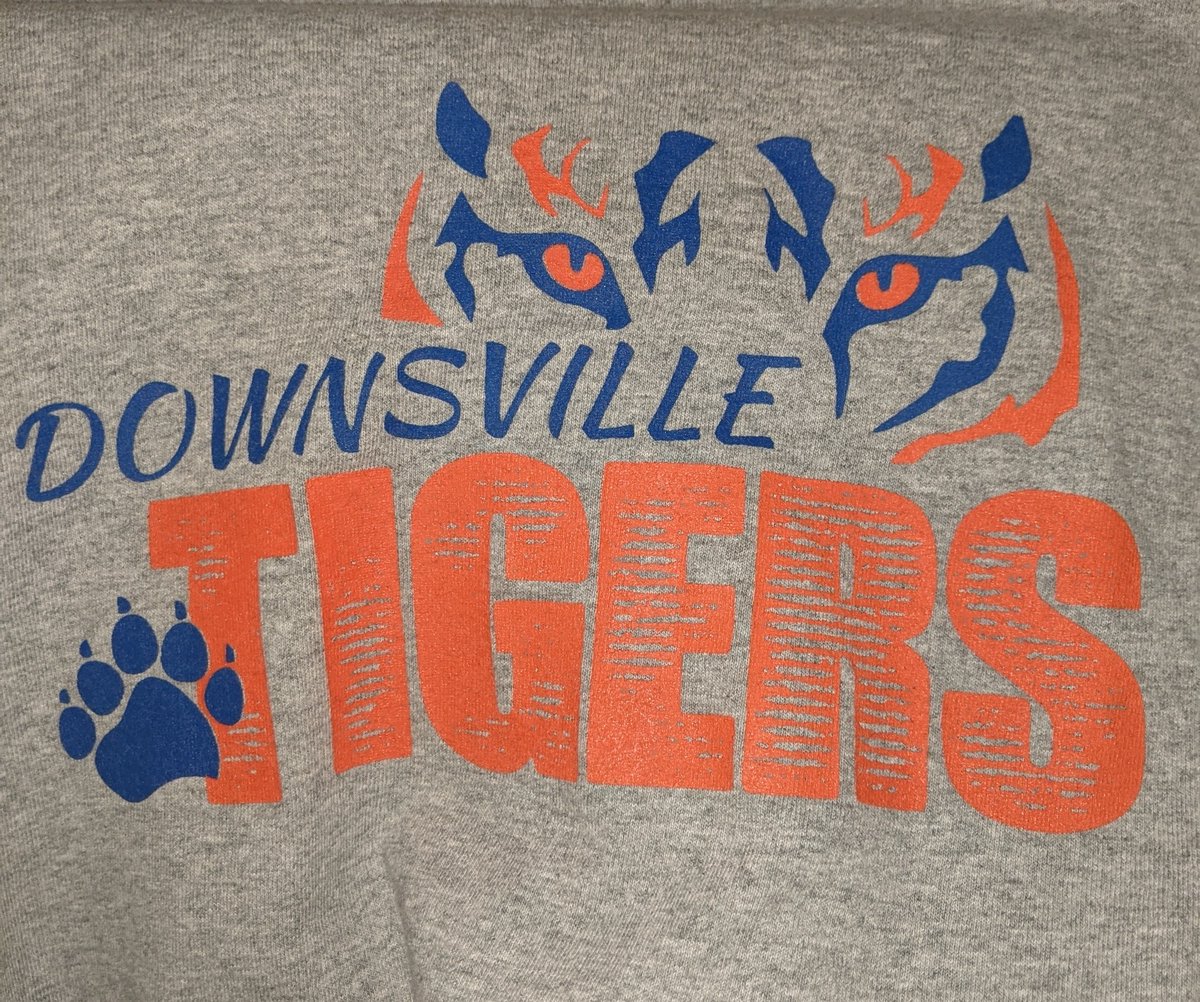SLMarshFamily's tweet photo. @downsvilleES
🎉🏈 Please sign up to join Mrs. Anderson and walk in the Homecoming Parade on Oct 1st. Forms due to office by Mon, Sept 27th. 🍬

👕🧢 SALE on all Downsville Tiger Apparel through next Wednesday, Sept 29th. Buy 1, get 1 50% off!!! https://t.co/bvGg3OuYpZ