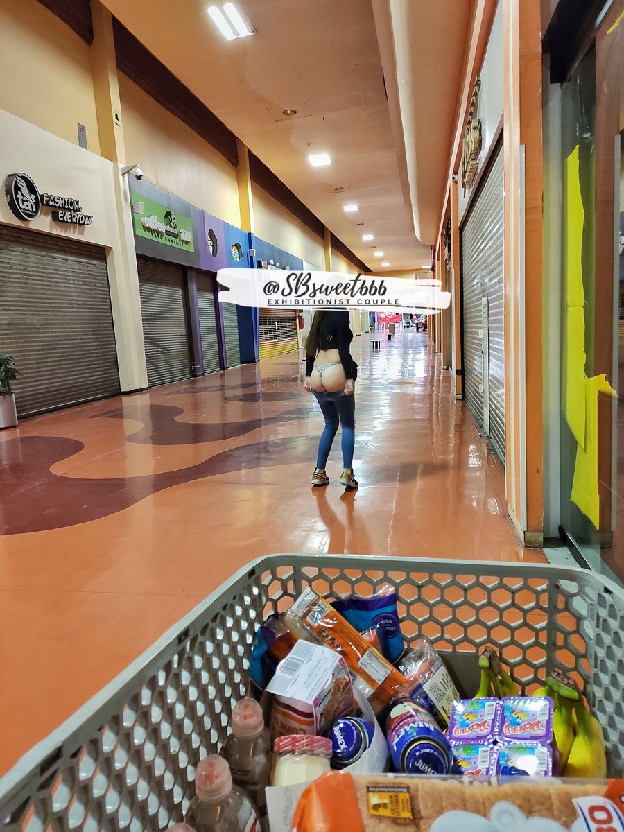 SweetSam666's tweet photo. Haciendo la despensa y haciendo un rico #Exhibit 😋 
¿Alguien sabe cual es la plaza? 😈
RT 🔄 y subimos el video. https://t.co/s9q1BIDbCJ