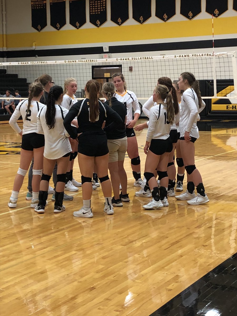 CoachBjustrom's tweet photo. E-hawk ladies are battling tonight!@ehawkpride @ehawkathletics @dauten2 https://t.co/KHnVoRcarc