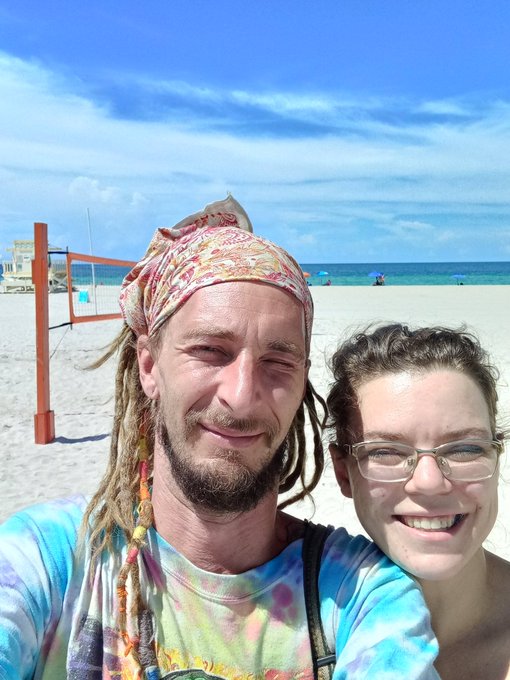 Honey And Bear - 2 pic. Nude beach fun https://t.co/hTtNVWsKb1