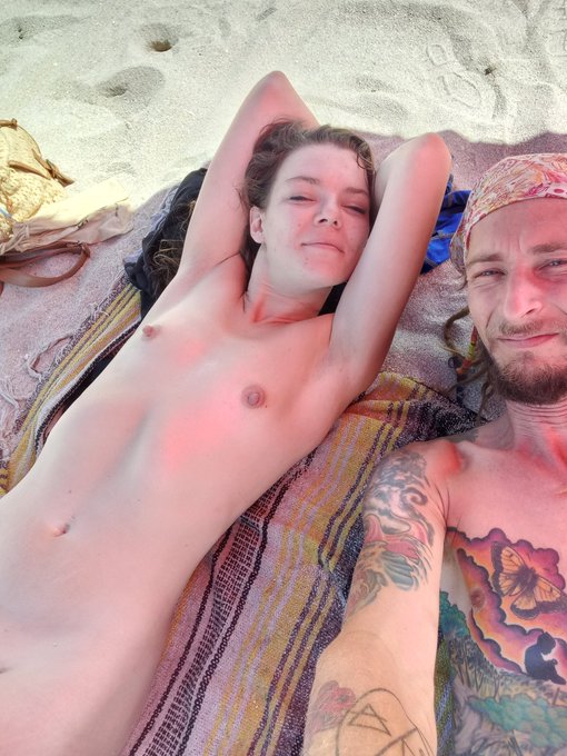 Honey And Bear - 3 pic. Nude beach fun https://t.co/hTtNVWsKb1