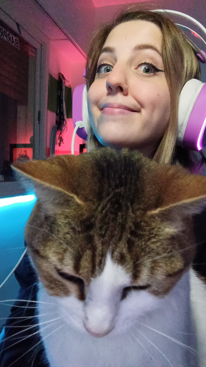 BiondaCosplay's tweet photo. On https://t.co/FHyk1ThLaY https://t.co/5XbBLOsjDz