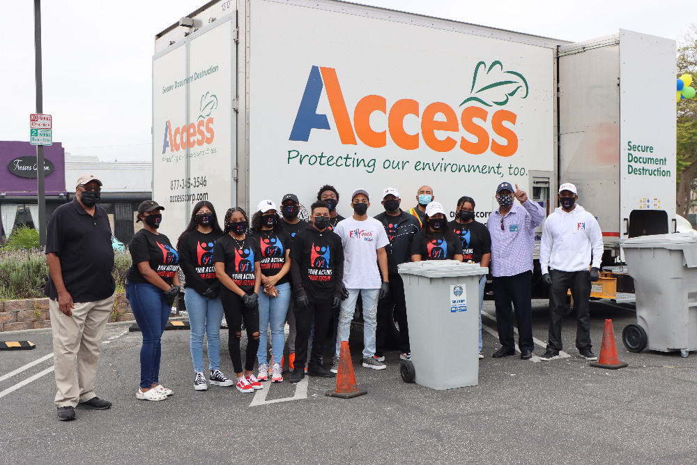 youringlewood's tweet photo. Inglewood District 1 Councilman Dotson held a secure paper shredding event last weekend. Inglewood residents could drive up and have documents securely destroyed at no charge. This event is held on a regular basis and is a great benefit to the community! https://t.co/qg95OPcuZE https://t.co/GCpglIAybk
