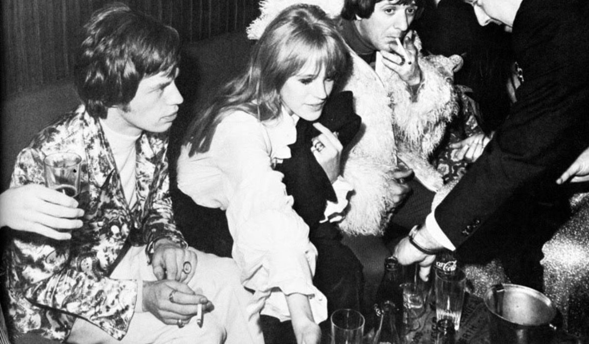 denajag's tweet photo. Mick Jagger, Marianne Faithfull and Sonny Bono at the Whiskey A Go Go in San Remo 1967 https://t.co/MZbdc1n6Ld
