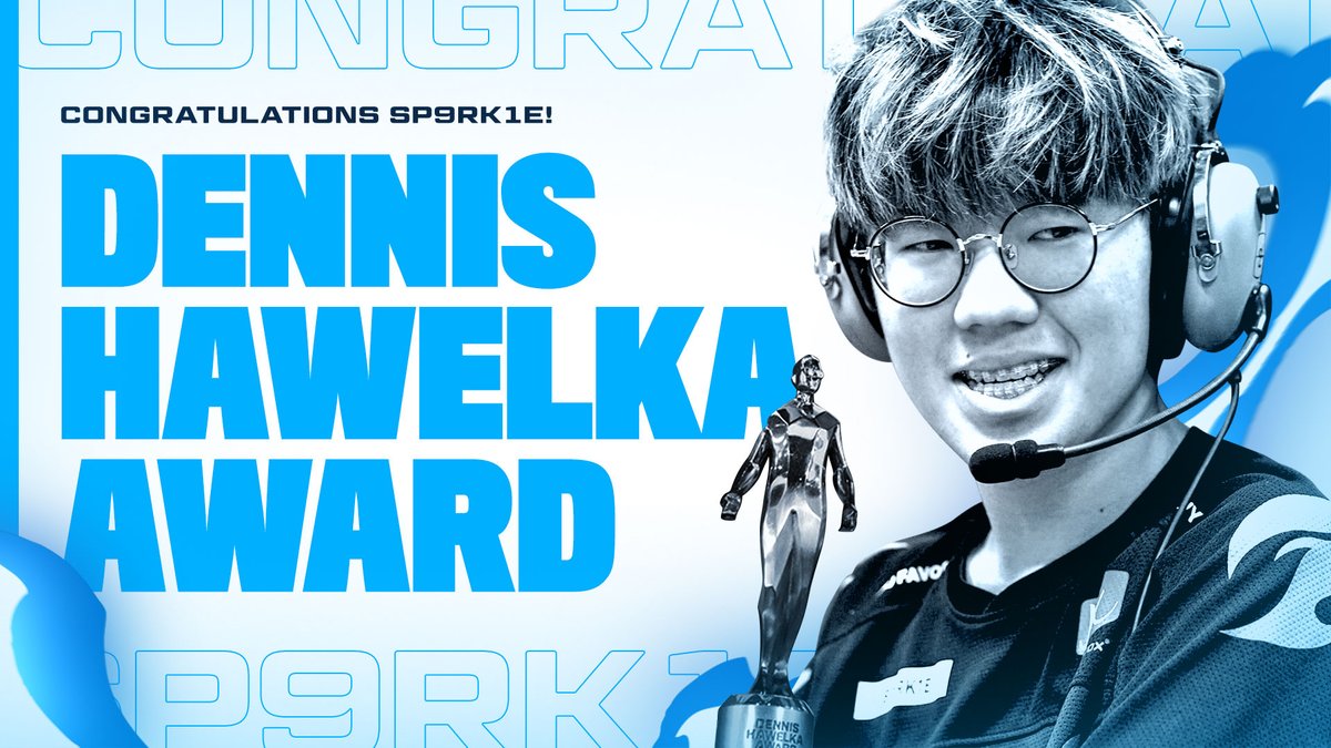 CONGRATULATIONS to <a href="/SP9RK1E_OW/">SP9RK1E</a> on winning the 2021 Dennis Hawelka award! 🏆💙
absolutely deserved with one of the best attitudes in OWL &amp; in life. he always showcases his contagious smile and laughter with having fun in game and out! thank you for being your positivity, SP9RK1E!