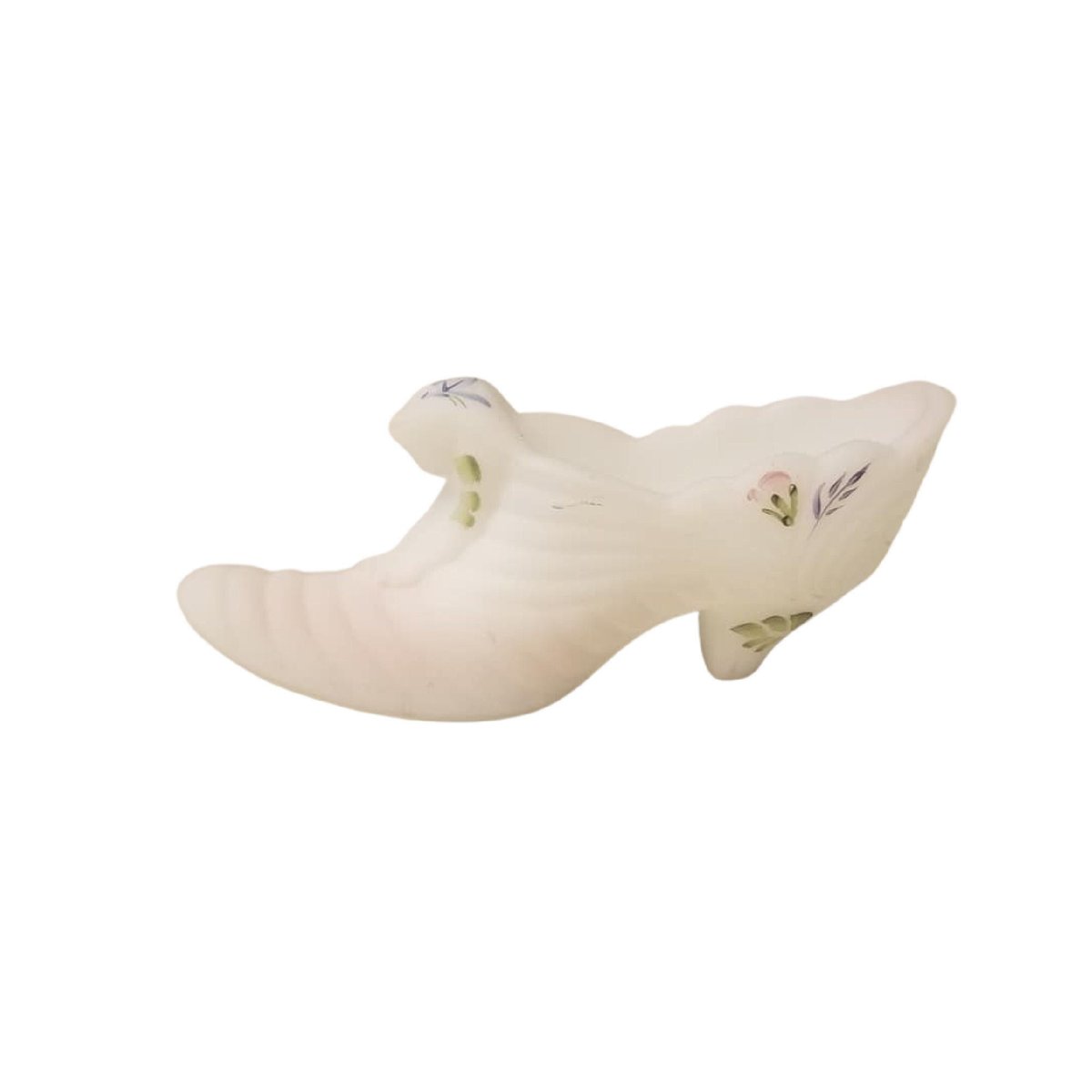 JunkYardBlonde's tweet photo. Vintage Fenton White Satin Glass Slipper Shoe Hand Painted, Artist signed, and C Fenton Signed https://t.co/YlpZ4GQZ0n #white #pedestalbowl #pedestalcandydish #trinketholder #fentoncandydish #fentonglassshoe #fentonringholder #catshoe https://t.co/mAUgkkX6y8