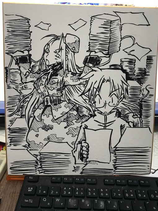 プレゼント用色紙を10枚描く際
描き損じ用に色紙11枚貰ってたので
1枚余った色紙で落書きした絵だけど
ずっと部屋の片隅に転がっている 