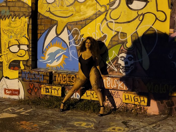 A little taste of last night's impromptu photoshoot https://t.co/ejv1O1Ffl9