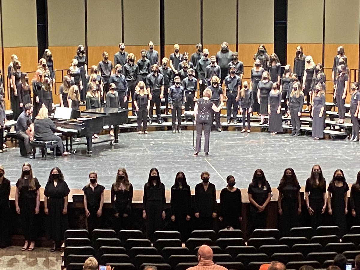 mathwithtomkiel's tweet photo. Choral Concert chills!! 🎶 Love yourself, love everyone else, be true to yourself 🎵  @SHS_FA_Director @stevensonhs https://t.co/aCXvKQ5bHb