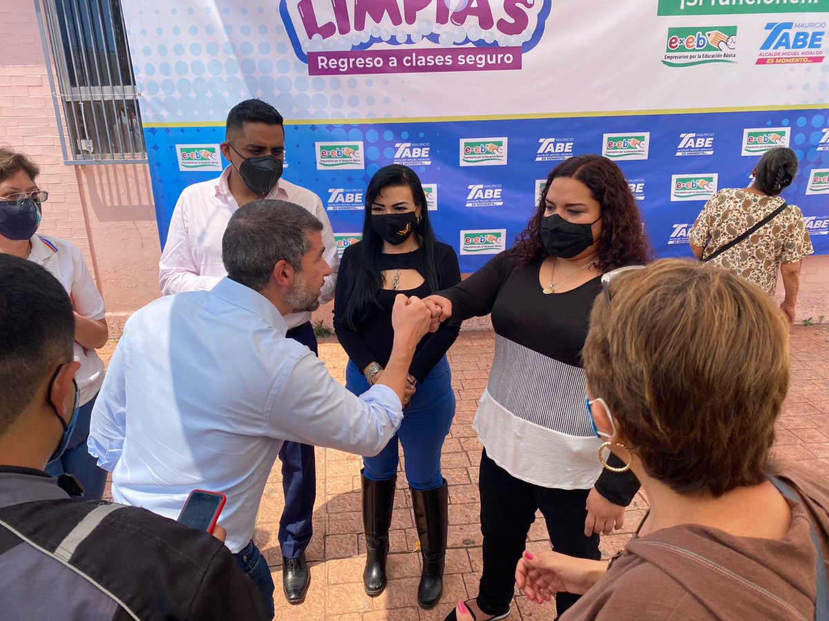 El día de hoy los concejales acompañamos al alcalde electo <a href="/mauriciotabe/">Mauricio Tabe Echartea</a> al  inicio de campaña #ManitasLimpias, iniciativa impulsada por la Fundación <a href="/FundacionExEb/">Fundación ExEb</a>  para apoyar a que lo baños de las escuelas públicas de  Miguel Hidalgo sÍ funcionen.