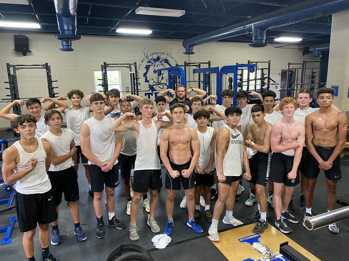 Antlerhoops's tweet image. Shout out to the  owner of 04 Strength &amp;amp; Tivy math teacher, David Riley for working with our team in the weight room.  The guys have made big gains 💪🏽 💪🏻💪🏿💪#PUSHthrough #G4XD #TFND