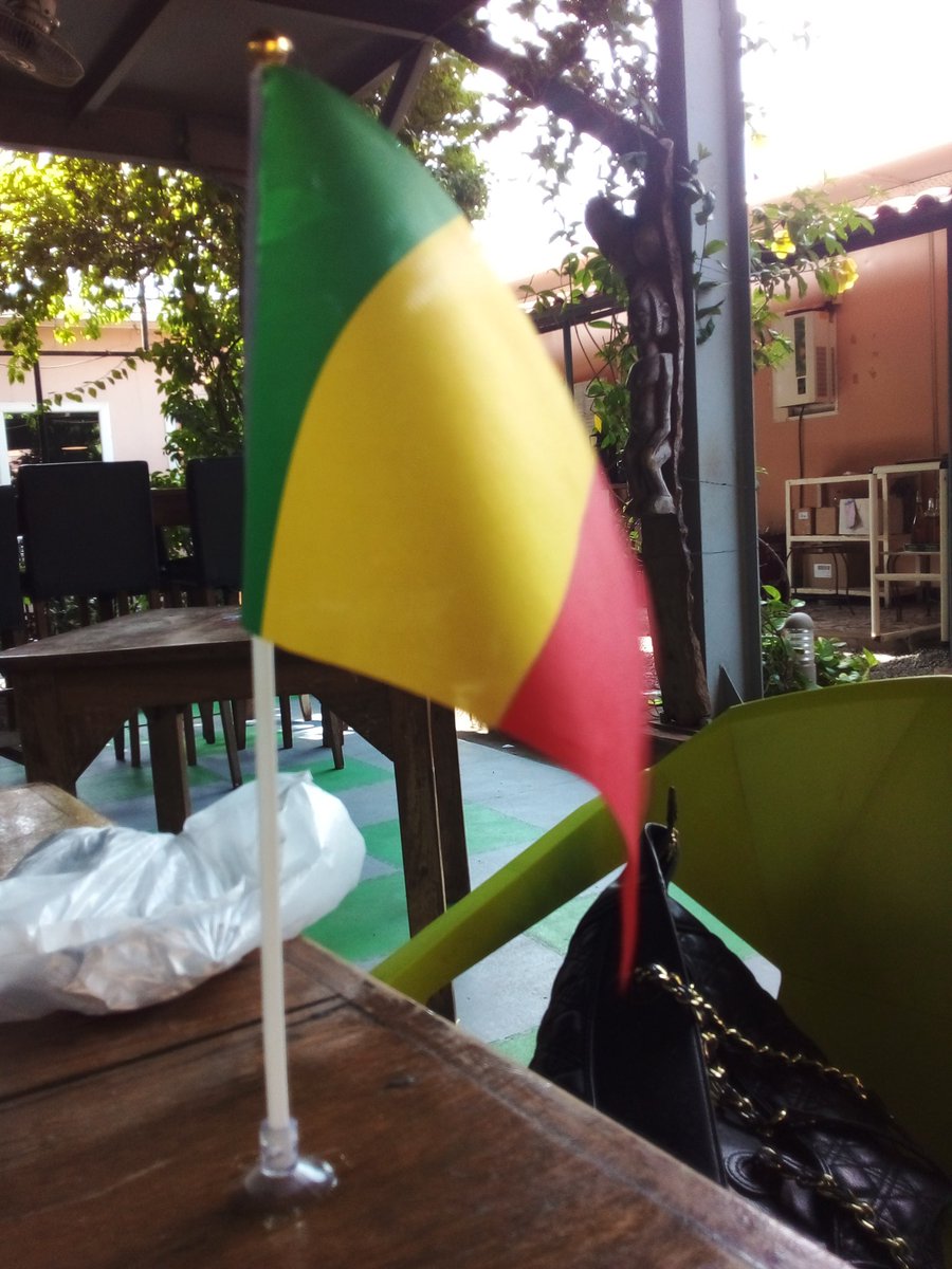 oumar_doumb's tweet photo. 22 septembre 2021, anniversaire de l'indépendance de la république du Mali ! 
Qu'Allah donne la force nécessaire aux Maliens pour imposer la paix à l'ennemi quelqu'en soit sa nature et son origine ! 
#Mali notre fierté ! https://t.co/VA1cjTfI04