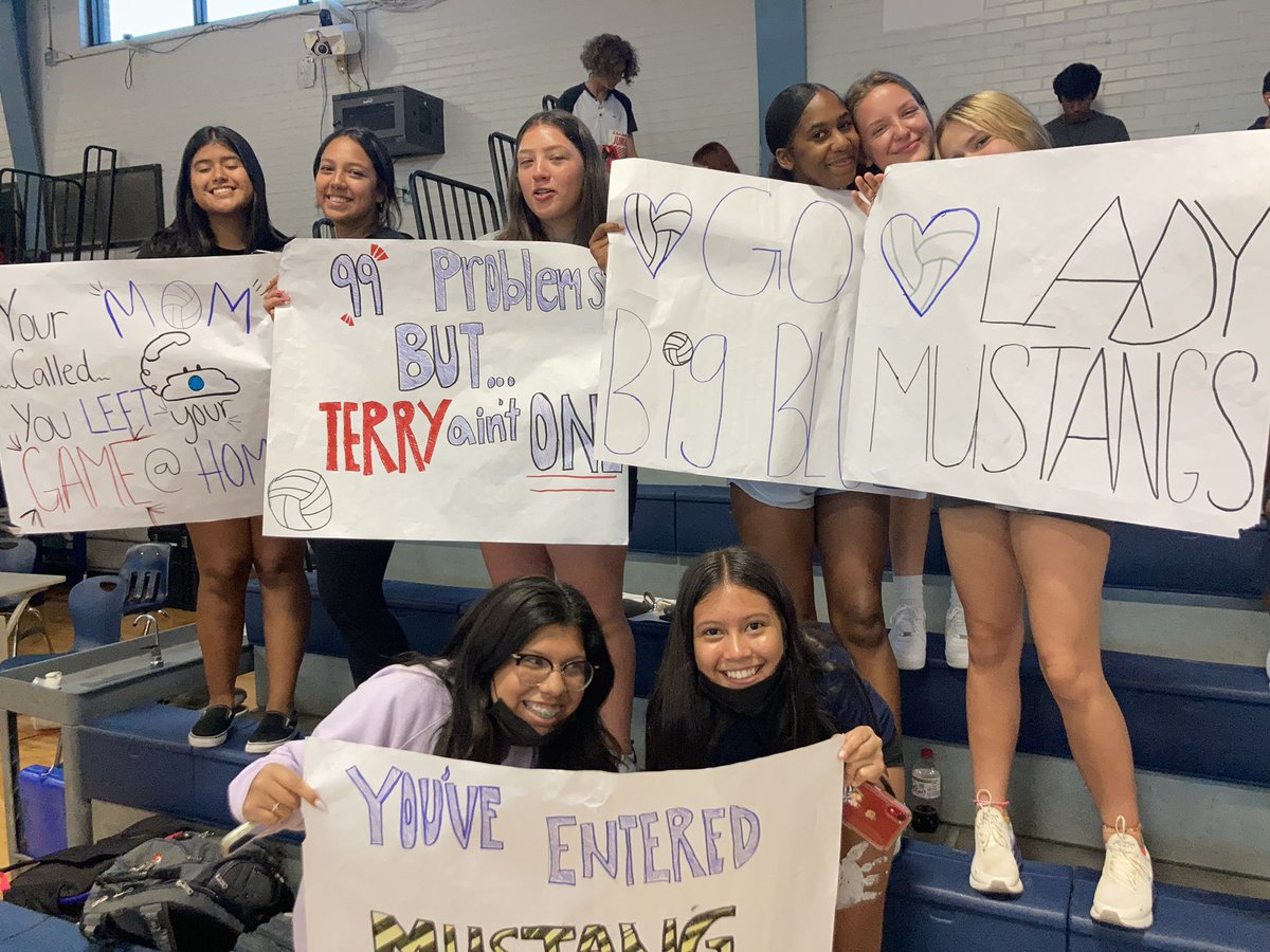 Girls Soccer loves some Mustang Volleyball 🏐🏐