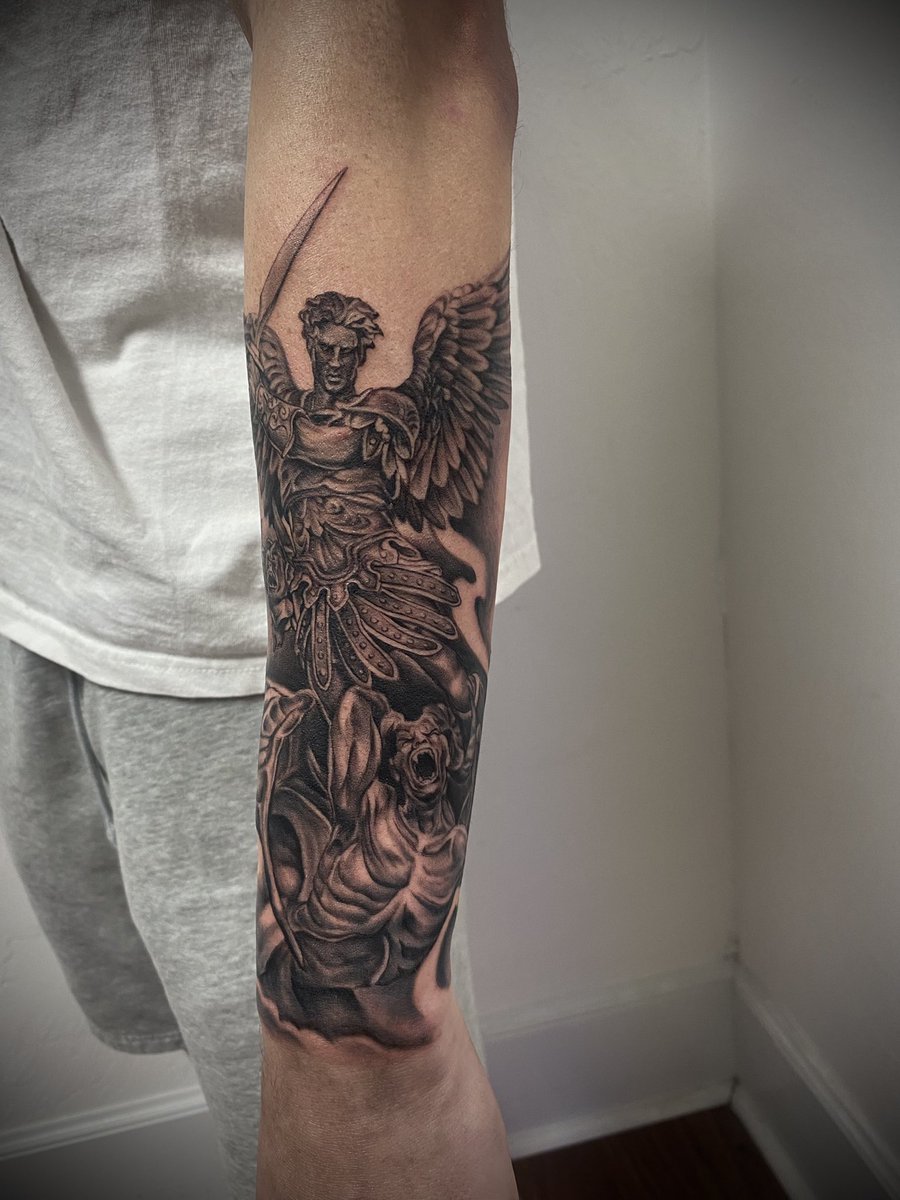 punechii's tweet photo. #TATTOOTUESDAYS 

Ima start doing these for my top 4 tattoos i’ve done the previous week. These are some favorites from the past month ✨ go head n RT this for me y’all https://t.co/97iHt3tYZ0