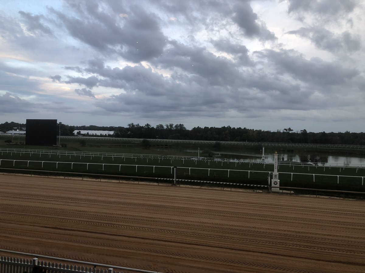 CITYpeekBalt's tweet image. #CrabCake Challenge! What a view from thr @LaurelPark #Ballroom #VIPsection good eats from @AlsSeafood too! @jessskimm  @WineCountryMuse @NFFF_News supporting @FireHeroFamily