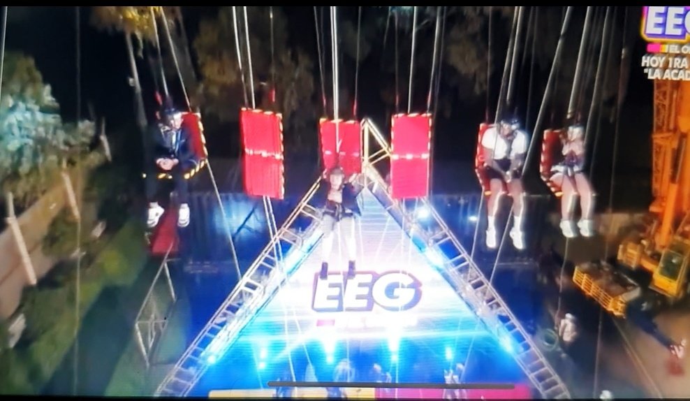 PatriciaHoyos1's tweet photo. Elías Montalvo acaba de ser lanzado al vacío en un "juego" de #EEGElOrigen sufriendo una aparatosa caída que ha sido registrada en vivo. Ningún pronunciamiento de @americatv_peru sobre el estado de salud del joven. Este suceso no debe quedar impune. https://t.co/1UcIVr9c0b