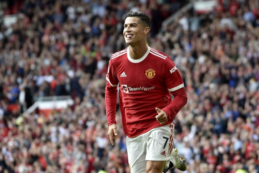 20legend4's tweet photo. No. No son edits. Tampoco es una producción de fotos por su regreso. Ni un recuerdo de sus goles en 2008.

Cristiano Ronaldo lleva cuatro goles en tres partidos tras su vuelta al Manchester United.

EL BICHO 🔥🔥🔥 https://t.co/brdsuHOWcP