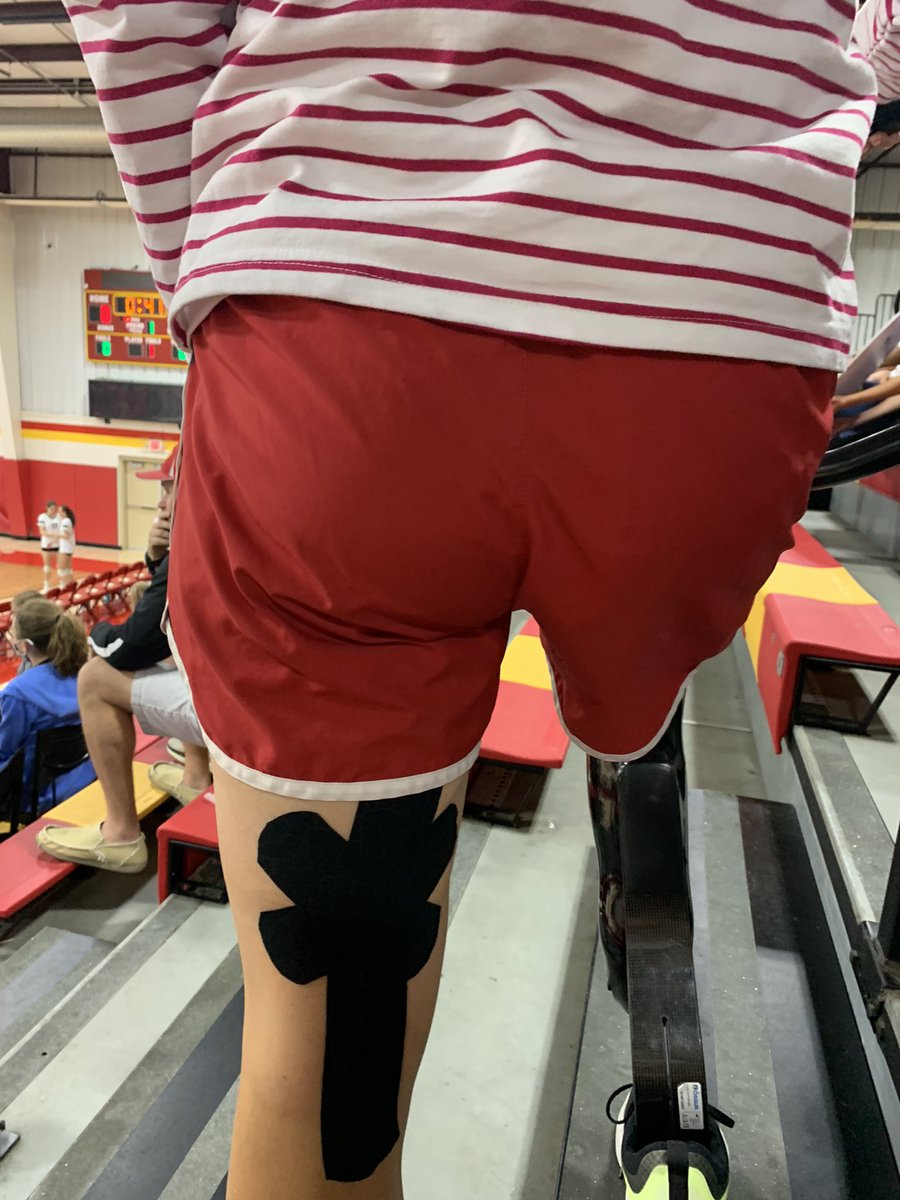 leg_up_on_life's tweet image. Here’s to hoping this tape job helps the healing process of this stubborn hamstring! 

#injury #injuryrecovery #pulledhamstring #healingtakesforever #impatient #triathlontraining