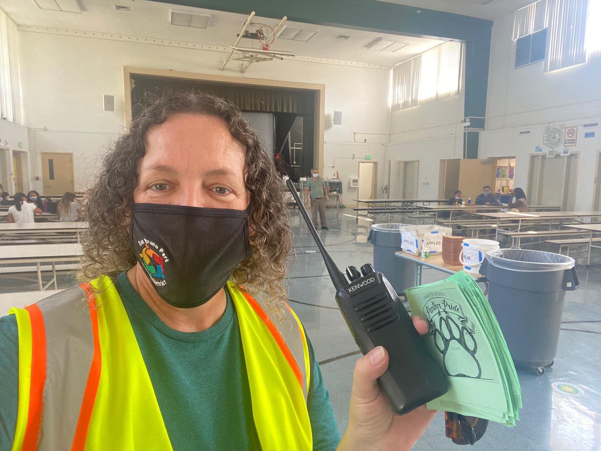 SanBrunoParkSD's tweet photo. We appreciate our San Bruno elected officials who always support our schools!! Thank you Trustee Chavez and Vice Mayor Medina for helping with lunch supervision at Parkside today! 💚🖤#whateverItTakes #allhandsondeck #weareSBPSD https://t.co/a62Z0GLLyo