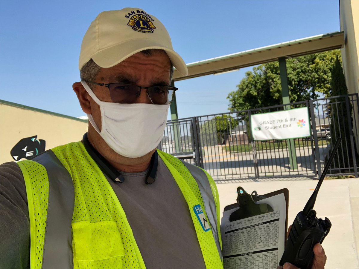 SanBrunoParkSD's tweet photo. We appreciate our San Bruno elected officials who always support our schools!! Thank you Trustee Chavez and Vice Mayor Medina for helping with lunch supervision at Parkside today! 💚🖤#whateverItTakes #allhandsondeck #weareSBPSD https://t.co/a62Z0GLLyo
