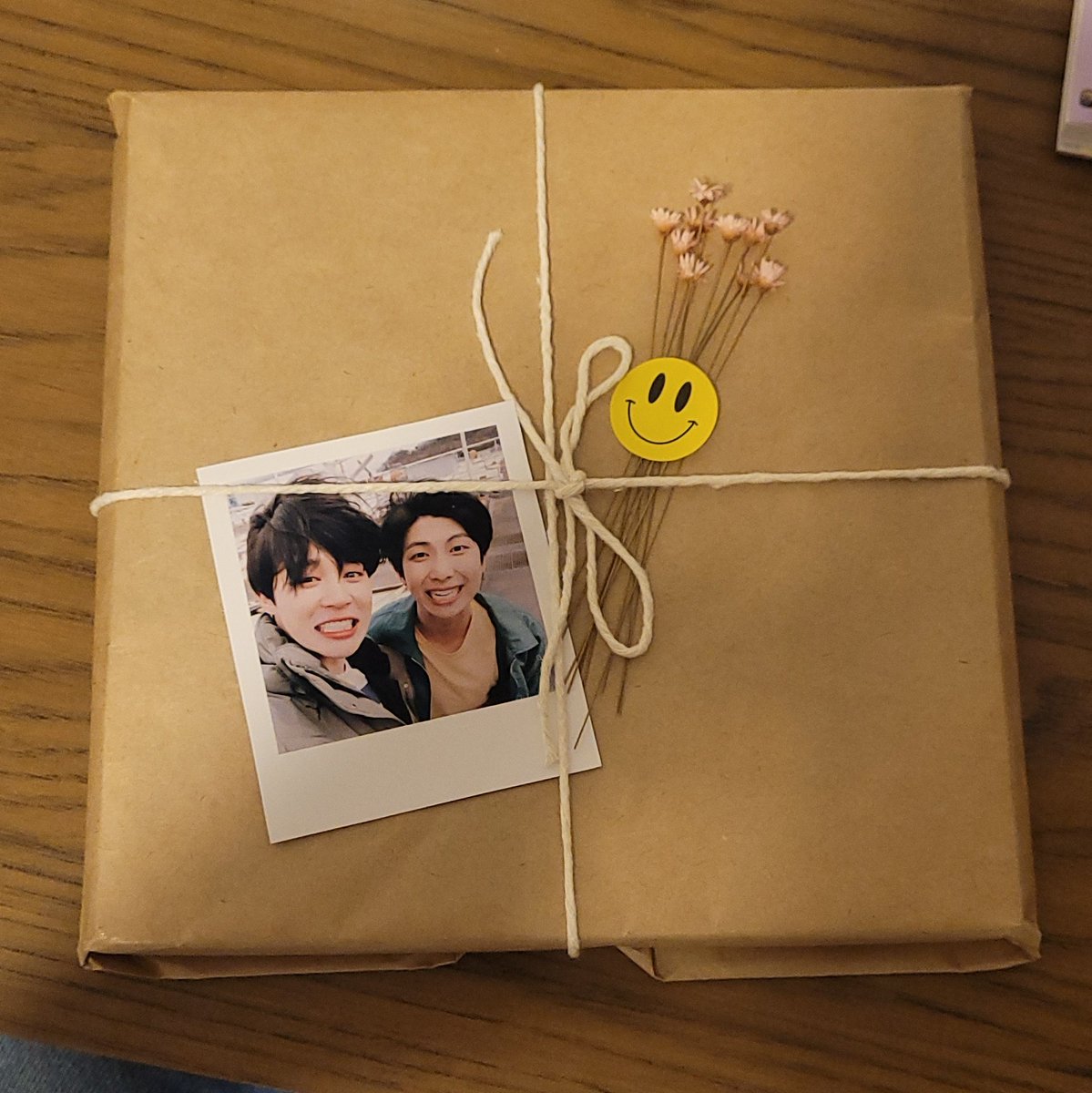 petitxjimin's tweet photo. um feedback hiper positivo para a @Bgbangtanstore por essa telinha linda dos minimoni, que ainda por cima veio cheia de mimos deles 🤧, muito obrigada por todo o carinho ao fazer e pela paciência em resolver o envio, eu to completamente apaixonada 🥺💜💜 do jeitinho que imaginei! https://t.co/dC3dbD68qd