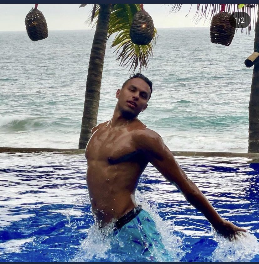 letstalkitout_'s tweet photo. Aaron. Facts. That’s it.  #BachelorInParadise https://t.co/u8hHW9txTX