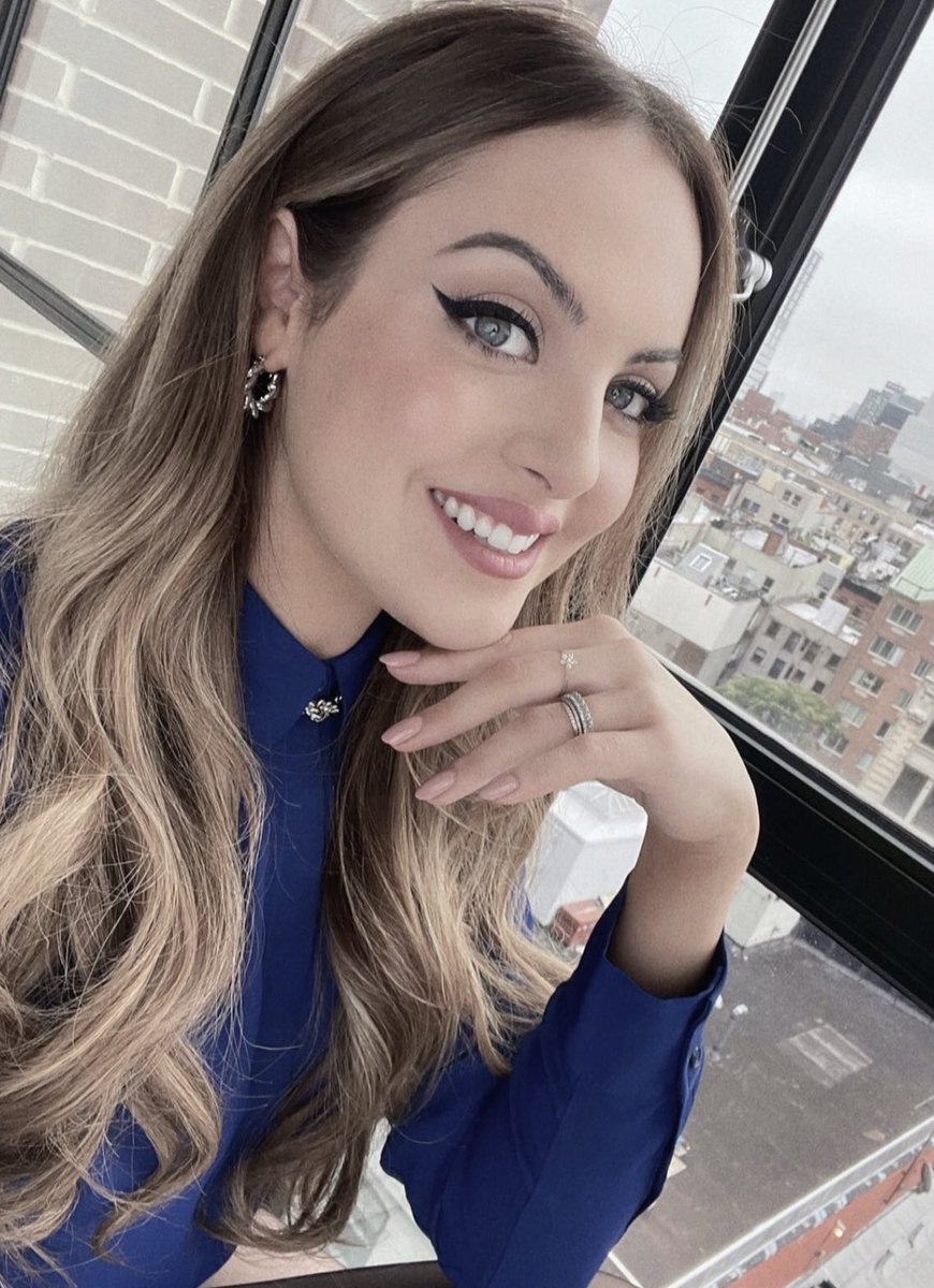 RavenRoth420's tweet photo. 4th floor of the manor 💜 once in a while I come back here https://t.co/OA4h9e2Vl8