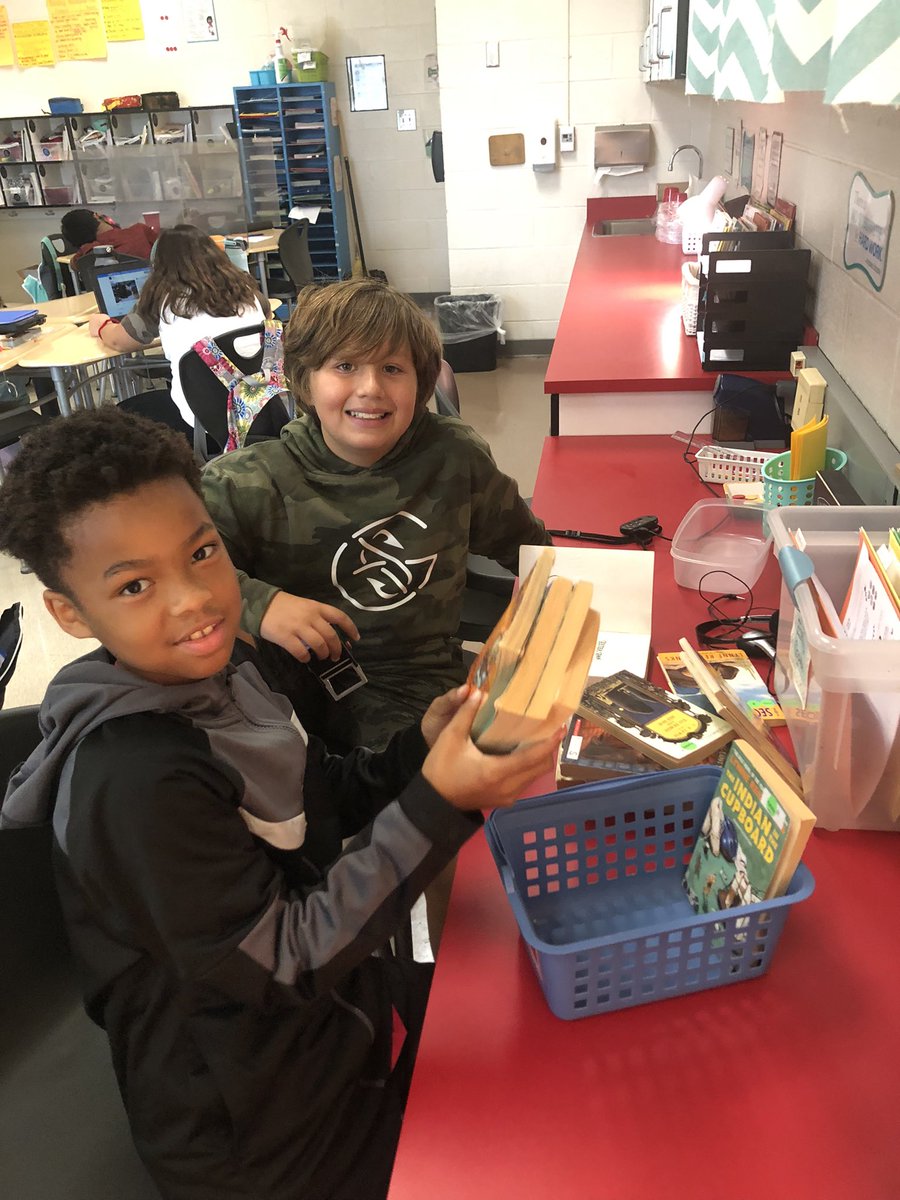 hcurrent4th's tweet photo. Students have been helping stamp books as we work together to organize our classroom library! A huge shout out to Midway PTO for funding my grant to add new and updated books to my classroom library! 📚 @Midway_Mustangs https://t.co/IfSNDam7qG