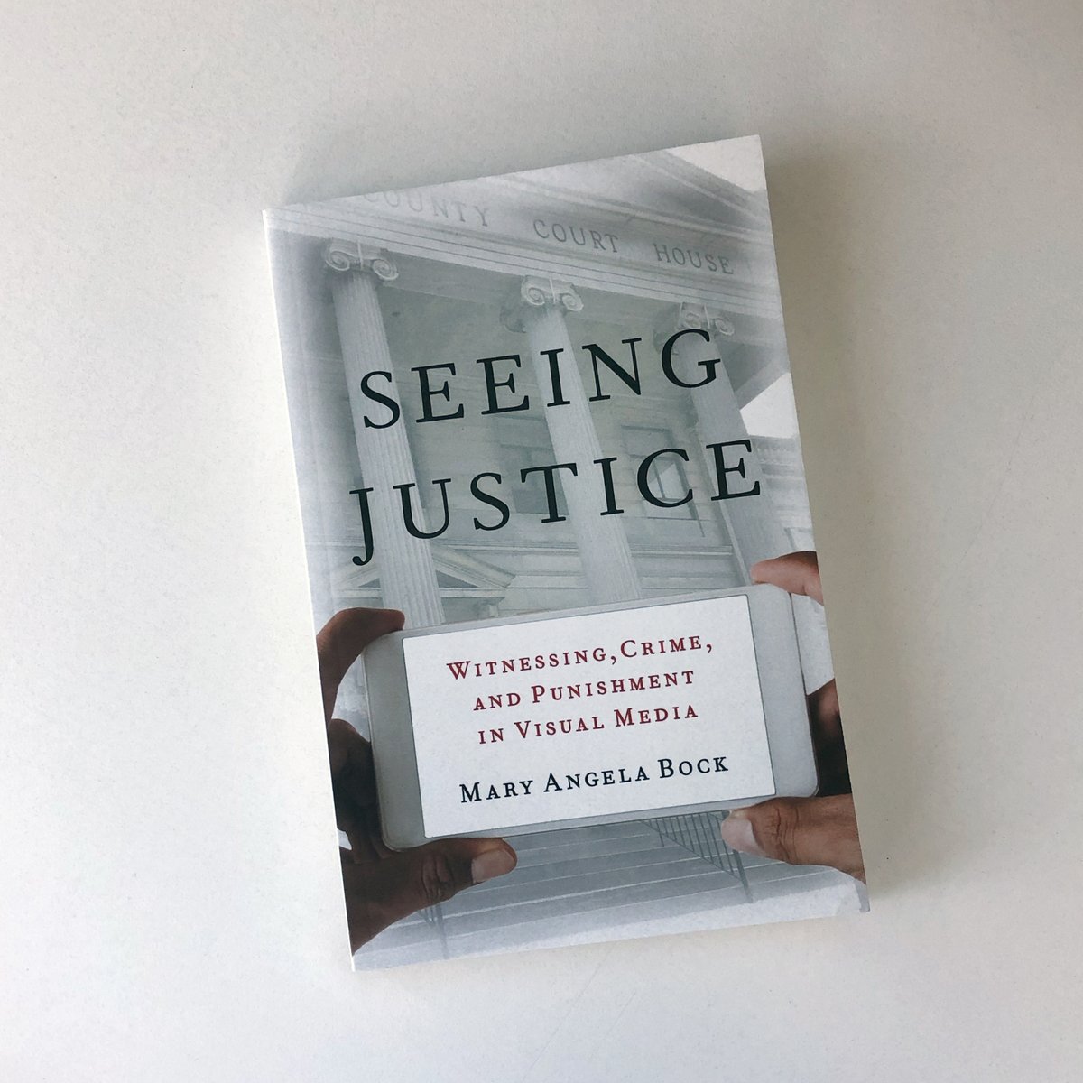 Cenevox's tweet image. So thrilled this new #viscomm book made its way safely over the ocean and that I was able to contribute an endorsement to it alongside @juliannen, @s_ristovska, and @shahiraf. Congrats, @ProfessorBock, on the realisation of 17 years&apos; worth of work! 👏 @aejmcviscom @ICAVisComm