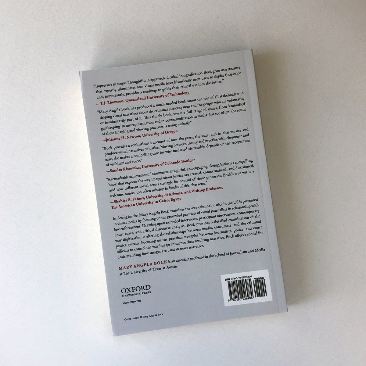 Cenevox's tweet image. So thrilled this new #viscomm book made its way safely over the ocean and that I was able to contribute an endorsement to it alongside @juliannen, @s_ristovska, and @shahiraf. Congrats, @ProfessorBock, on the realisation of 17 years&apos; worth of work! 👏 @aejmcviscom @ICAVisComm