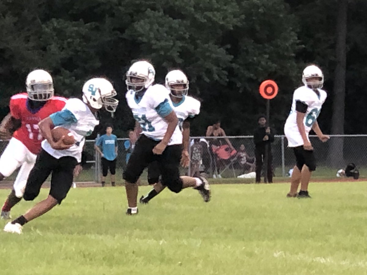 DerrellOliver's tweet photo. Nothing like a little Tuesday Night Lights and Middle School Football 🏈 #BaileyMS #WellsMS #BammelMS #SpringwoodsVillageMS #TwinCreeksMS #DueittMS https://t.co/CW6uimTH0I