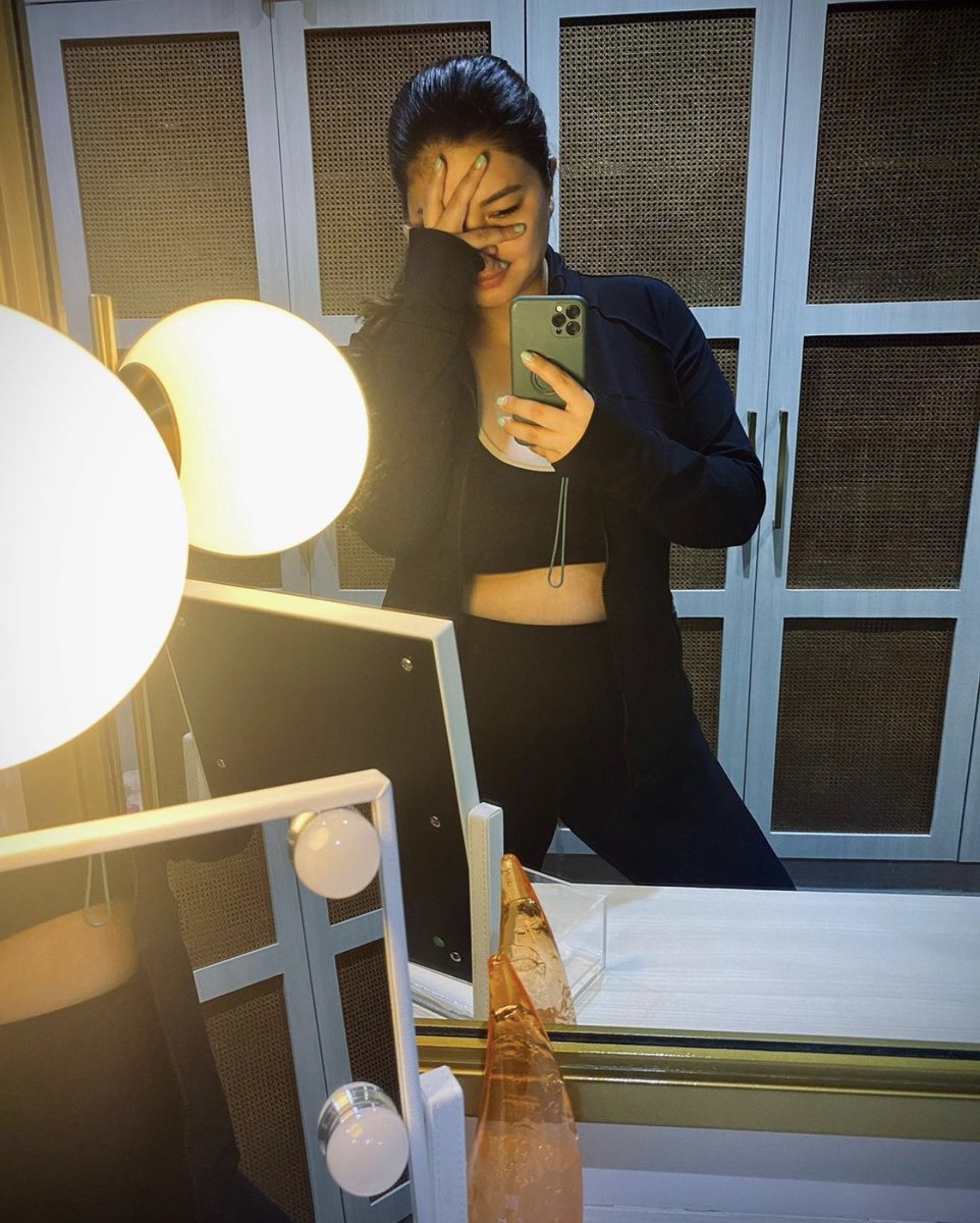 inquirerdotnet's tweet photo. 'REMEMBER TO LOVE EVERY INCH OF YOU' 🧡

LOOK: Actress Angel Locsin seems to be doing very well on her ongoing weight-loss journey as she posted her mirror selfies on Instagram showing off a fitter physique. | 📷Angel Locsin/Instagram https://t.co/kSmhmGEga2
