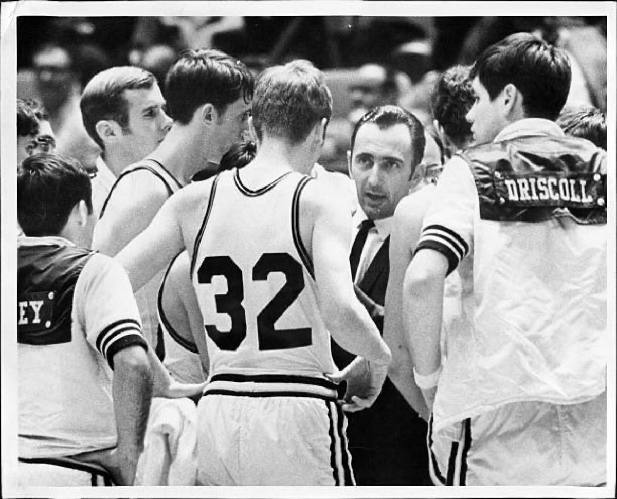 “Old Days”Boston College Coach Bob Cousy talks to his Team during a timeout in the 1969 NIT at Madison Square Garden.#NCAAB #BostonCollege #Eagles #NYC #1960s https://t.co/jP5TLHrX9E