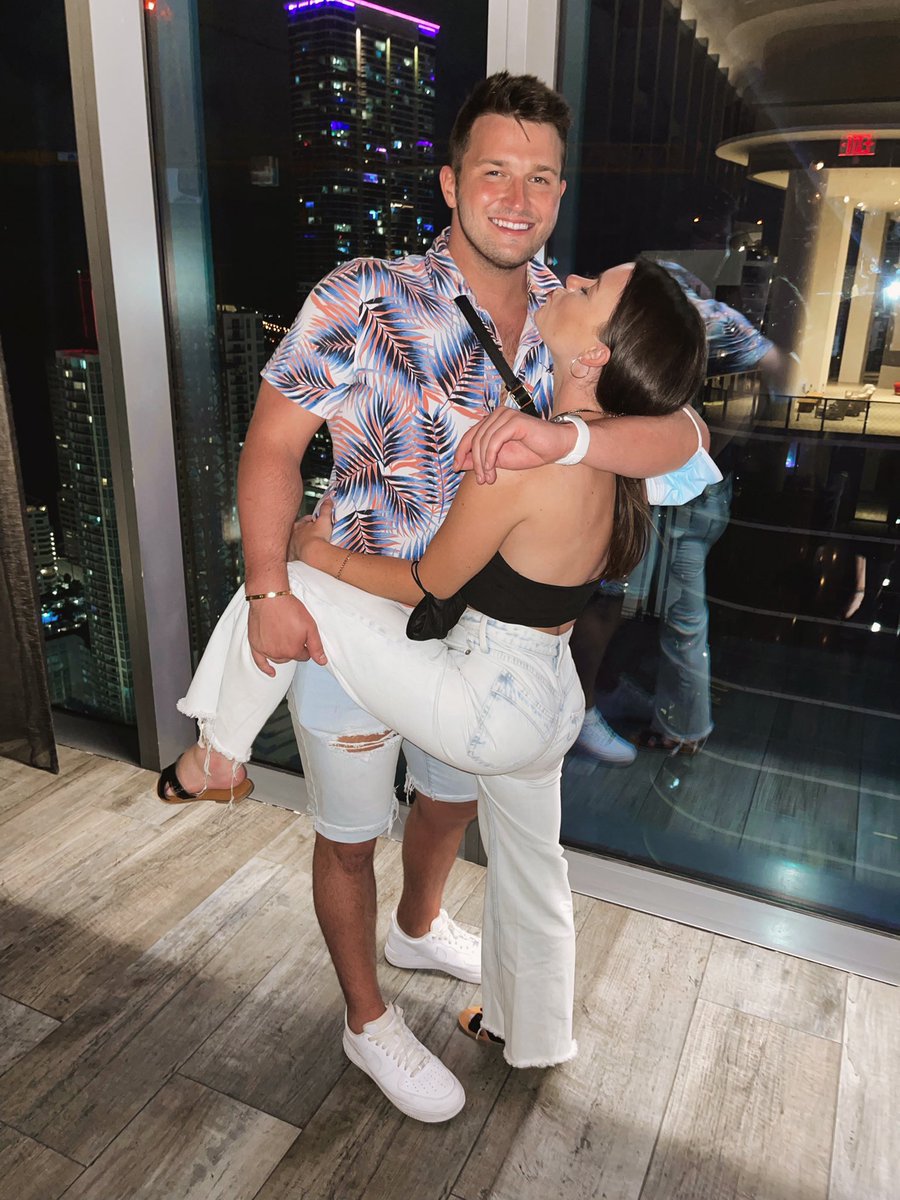 theAUSSTINNshow's tweet photo. Loved having this nugget here to visit! @Darbey_Hood 🤍 https://t.co/jqhQ7Seajw