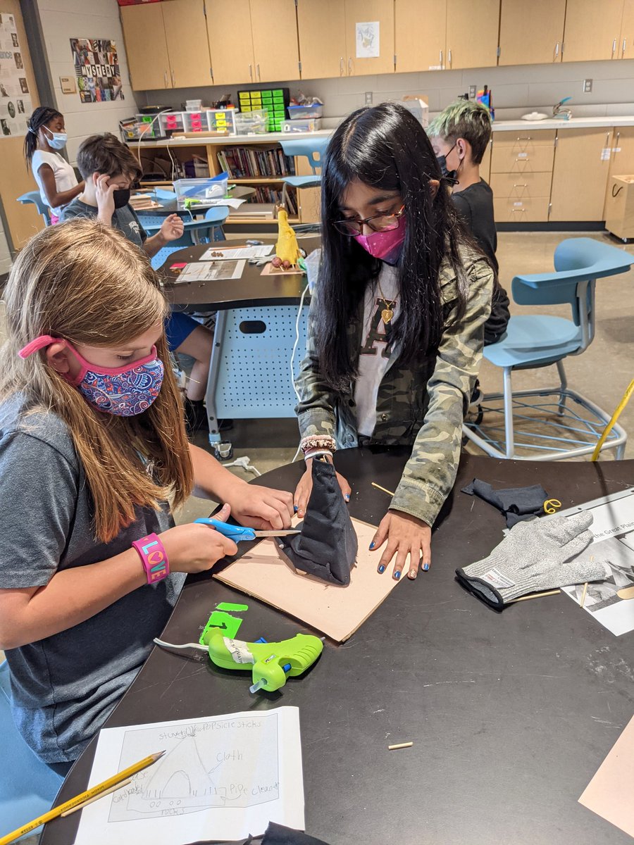 InertiaMatters's tweet photo. More pics from the first round of 6th grade history projects. #PMS_STEM #PMS_Innovation https://t.co/kbi0WABj4W