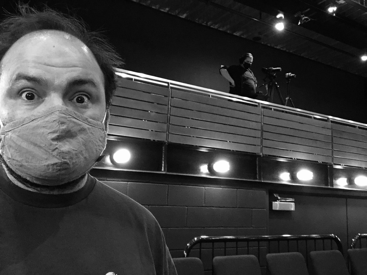 louisfarber's tweet photo. we’re here on a tuesday for documentation purposes. #brightcolorsandboldpatterns #straycattheatre #SCT20 https://t.co/lmnEwY7BVp