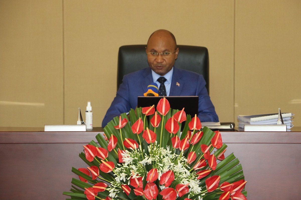 BurundiGov's tweet photo. #Burundi, ce 22/9/2021, l'autorité de l'action gouvernementale, S.E Mr le Premier Ministre CPG BUNYONI Alain Guillaume  tient  une réunion à l'intention des membres du @BurundiGov  pour la préparation du Conseil des Ministres prévu pour ce mercredi prochain, le 29/9/2021. https://t.co/8jVZaUXZyl