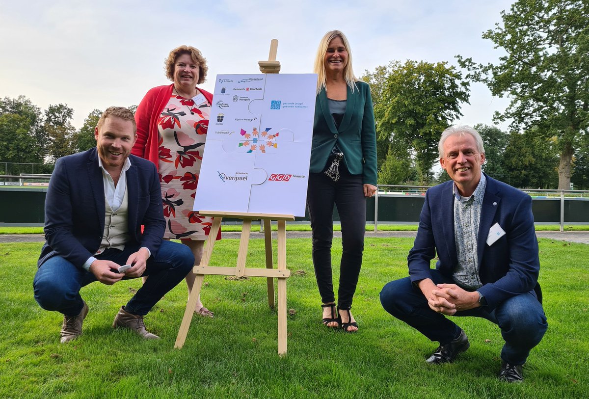 Gisteren vond de Kick-off van JOGG-regio Twente plaats. Maar liefst 9 gemeenten gaan hier van start met de JOGG-aanpak. Samen met de <a href="/GGDTwente/">GGD Twente</a> en @Provoverijssel zetten ze in op een gezondere leefomgeving voor de jeugd. bit.ly/3hVNXTn