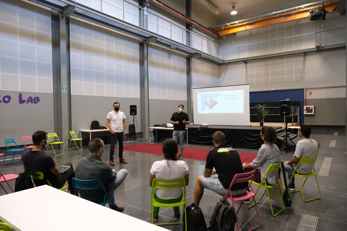 PcientificoUMH's tweet photo. #MaratónUMH | Arranca la jornada 'premaratón' con @JaviSotoNet en el edificio Innova de la @UniversidadMH.

Recuerda que están abiertas las inscripciones del programa 📍: https://t.co/YxeubkymtK

🗣️ Presenta la sesión @Gsanchezsoriano, técnico del área de Emprendimiento #PCUMH. https://t.co/Xzzq0gBFam