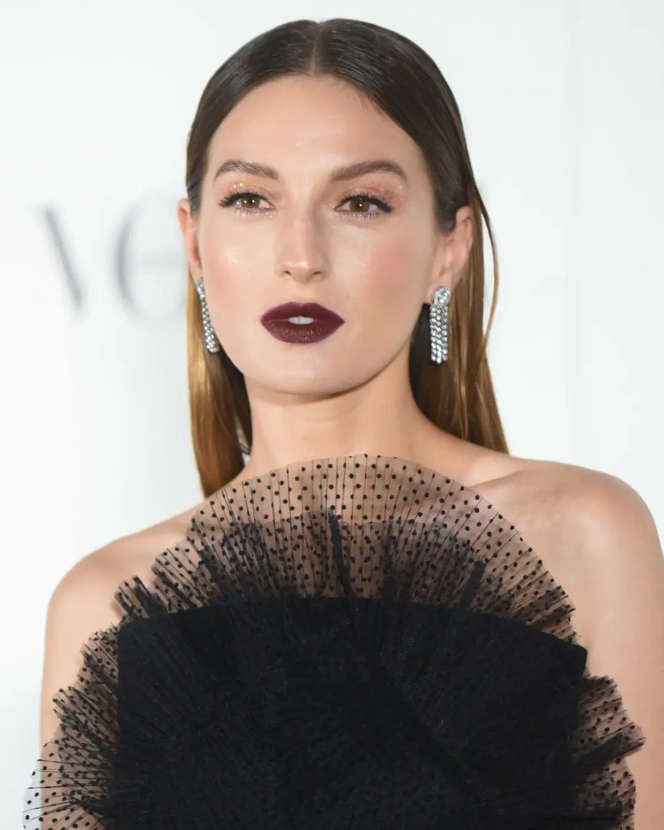mariavworld's tweet photo. Vogue Fashion's Night Out
#MariaValverde @mariavalverde https://t.co/DwxYKisqIu