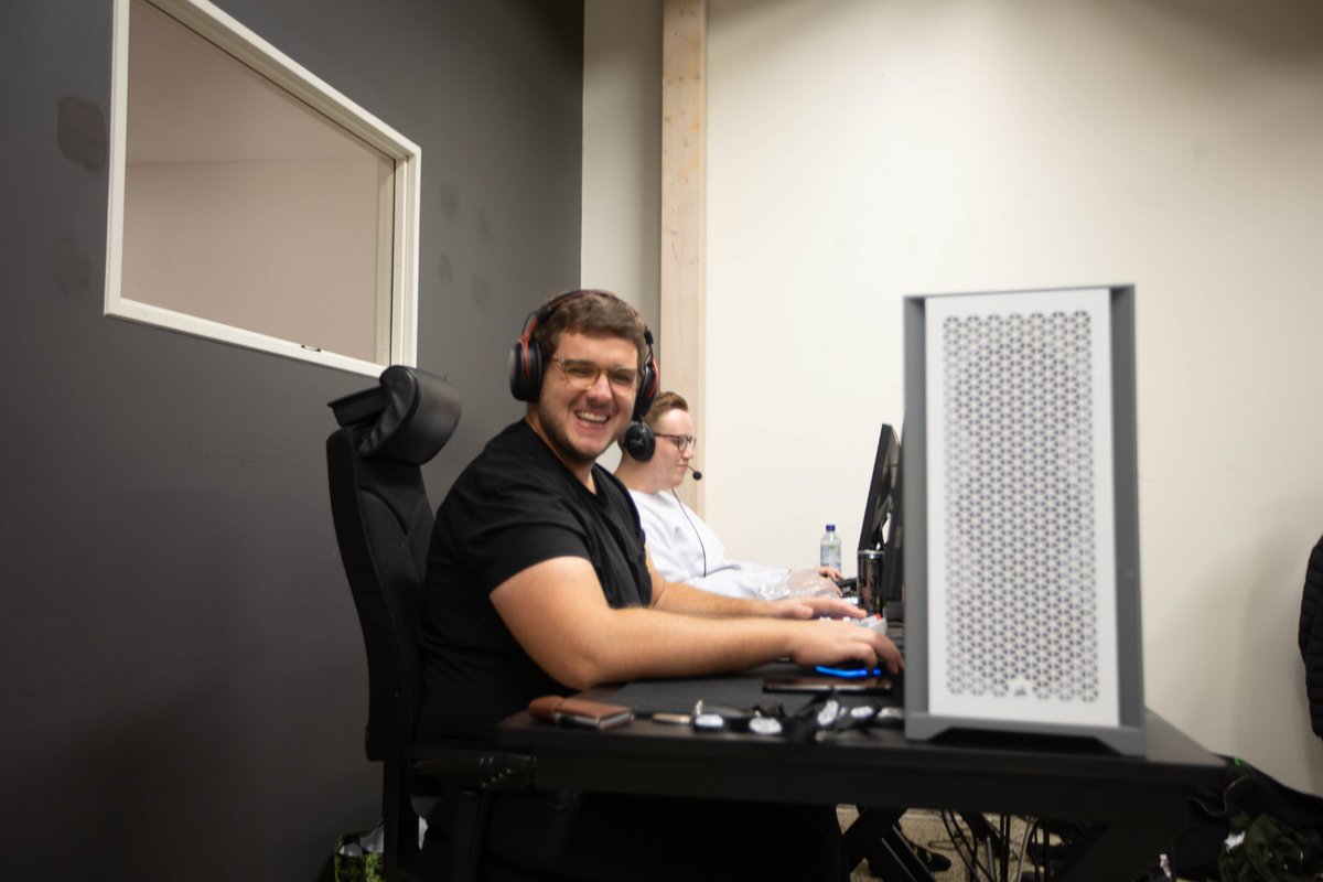 MinestormS's tweet photo. @ImBonafide @dezoncsgo @disco_doplan @twist @Plessencsgo @chawzyyy @hastecsgo https://t.co/TbX9eHWwMq