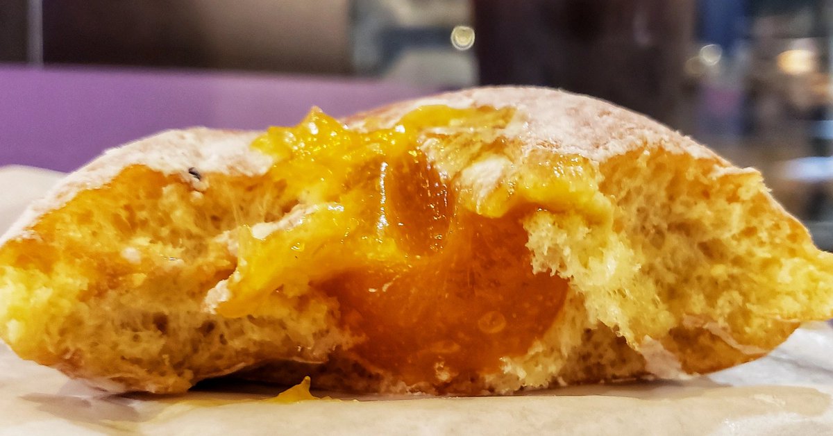 EdOshiro's tweet photo. Mango Pureé filled Malasada from Maleko's in #Waikiki 👍👍👍👍👍😋 #supportsmallbusiness #supportlocal #buylocal #WaikikiMonarchHotel #AlaWai #McCully #AlaMoana https://t.co/ffvfAivwFL