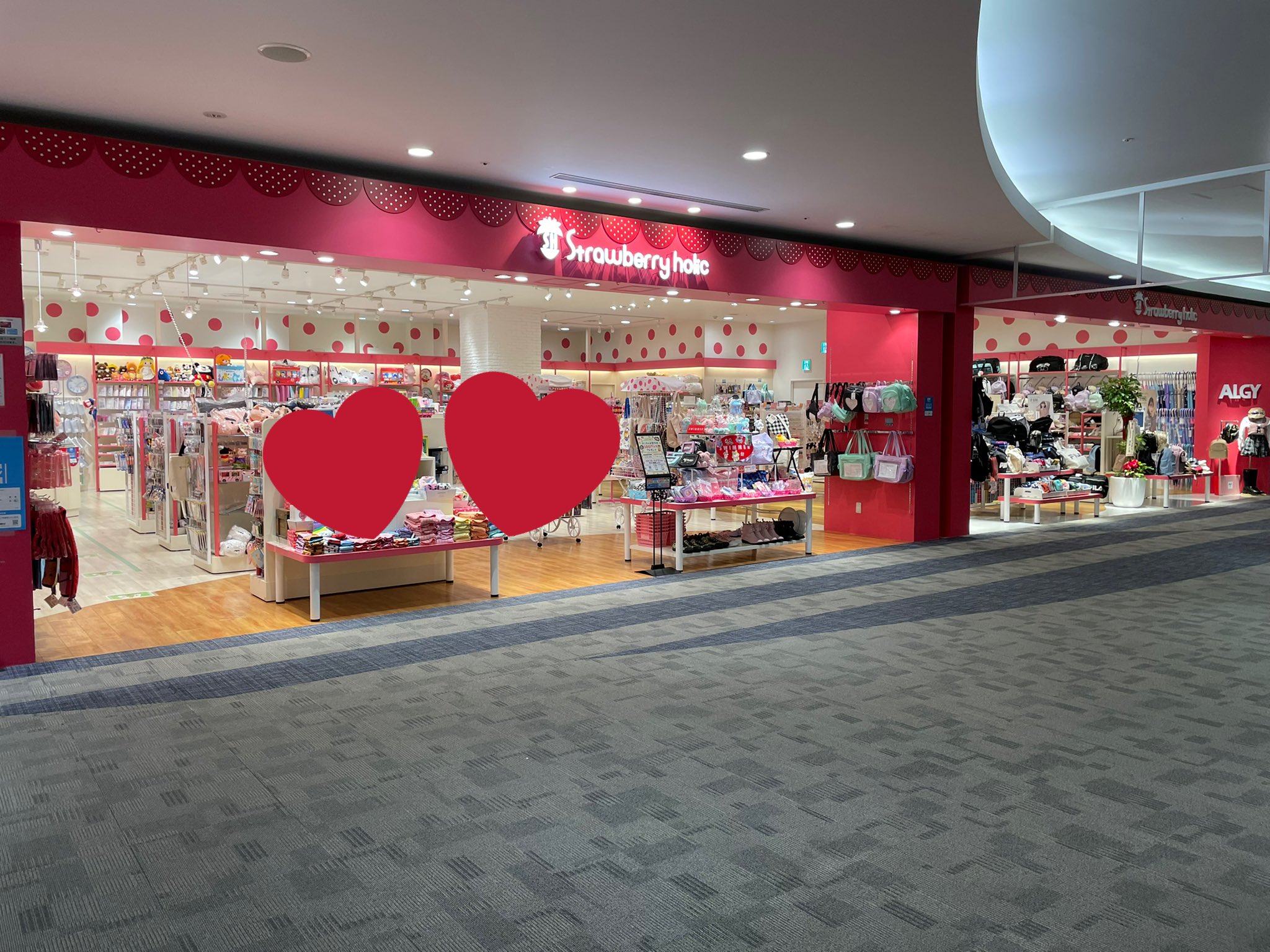 Strawberry Holic Strawberry Holicがこ んなに広くなりました 人気アパレルブランドalgyなどたくさん取り扱い商品が増えました 皆様のご来店お待ちしております イオンモール岡山 雑貨 Algy ステーショナリー ギフト T Co
